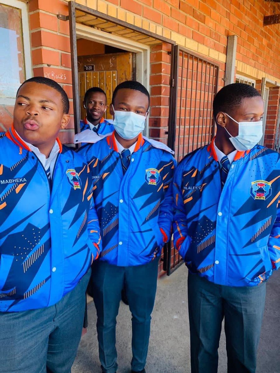 Man’s NOT Barry Roux tweet media