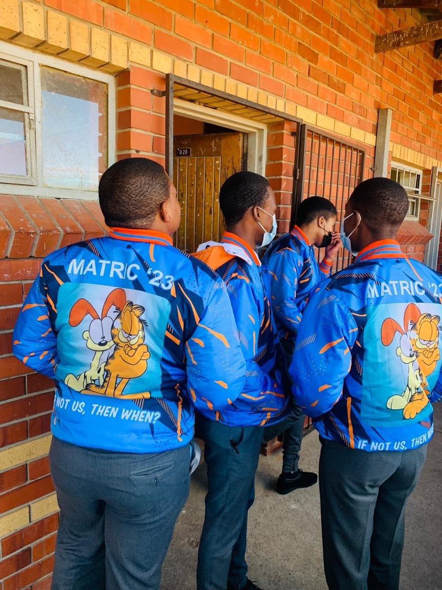 Man’s NOT Barry Roux tweet media