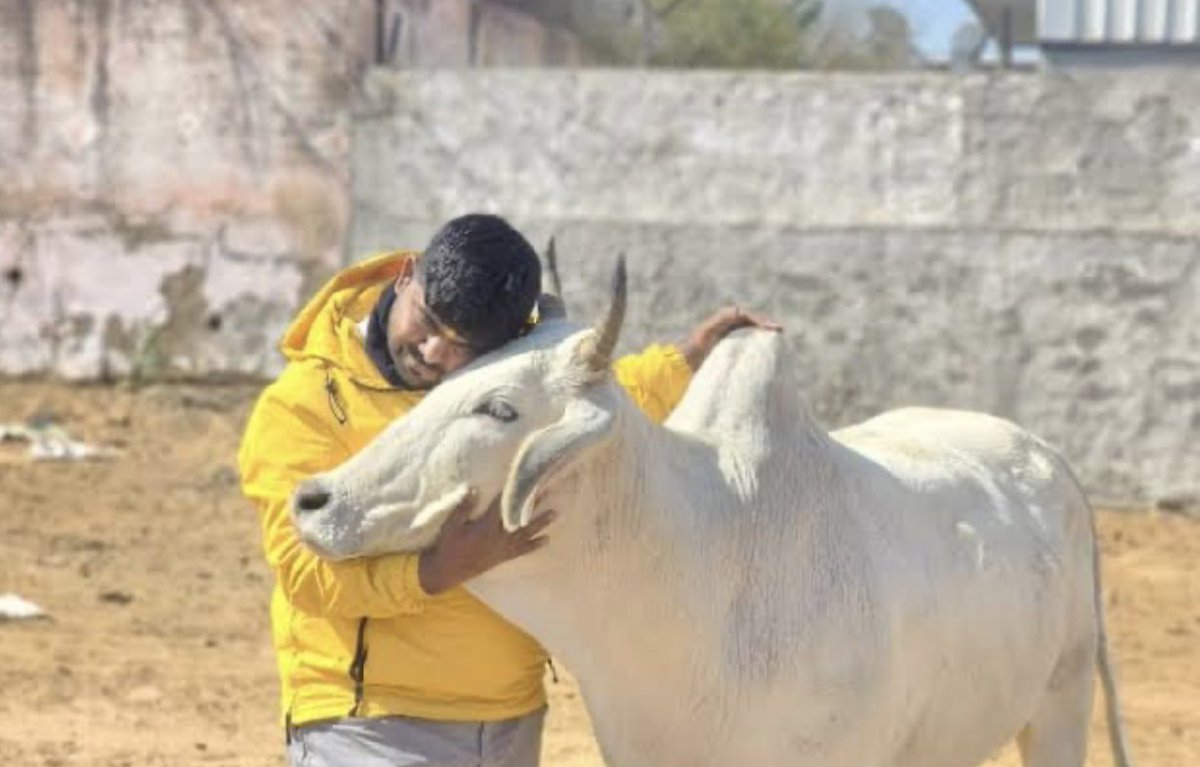 VlKAS_PR0NAM0's tweet photo. They are after Monu Manesar not because he is accused of killings , he is a Gau Rakshak from Bajrang Dal https://t.co/3gsyixkM5k