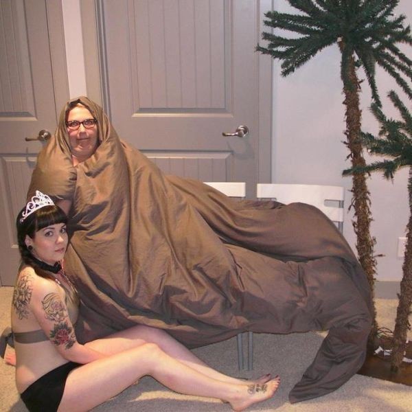 KromicB's tweet photo. Tenemos ganadores para el concurso anual de disfraces de Star Wars en su modalidad por parejas y queda el concurso desconvocado para todos los años venideros. Hay que aceptarlo, jamás nadie podrá superar esto. https://t.co/M5hcrQVXQG