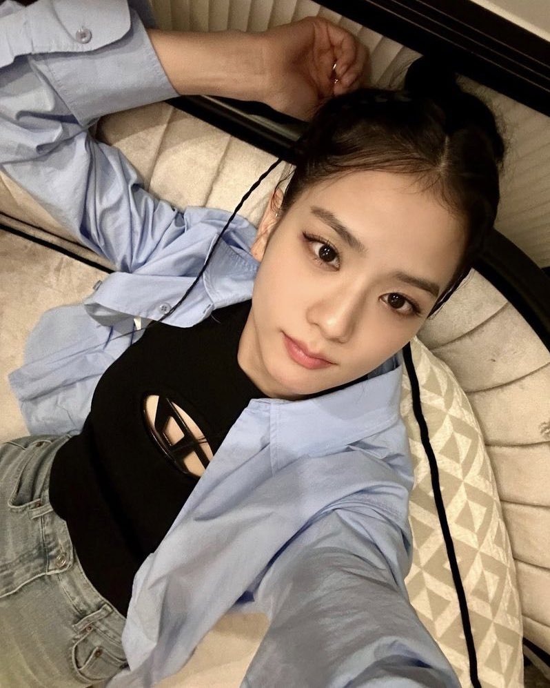 jisoo pics tweet media