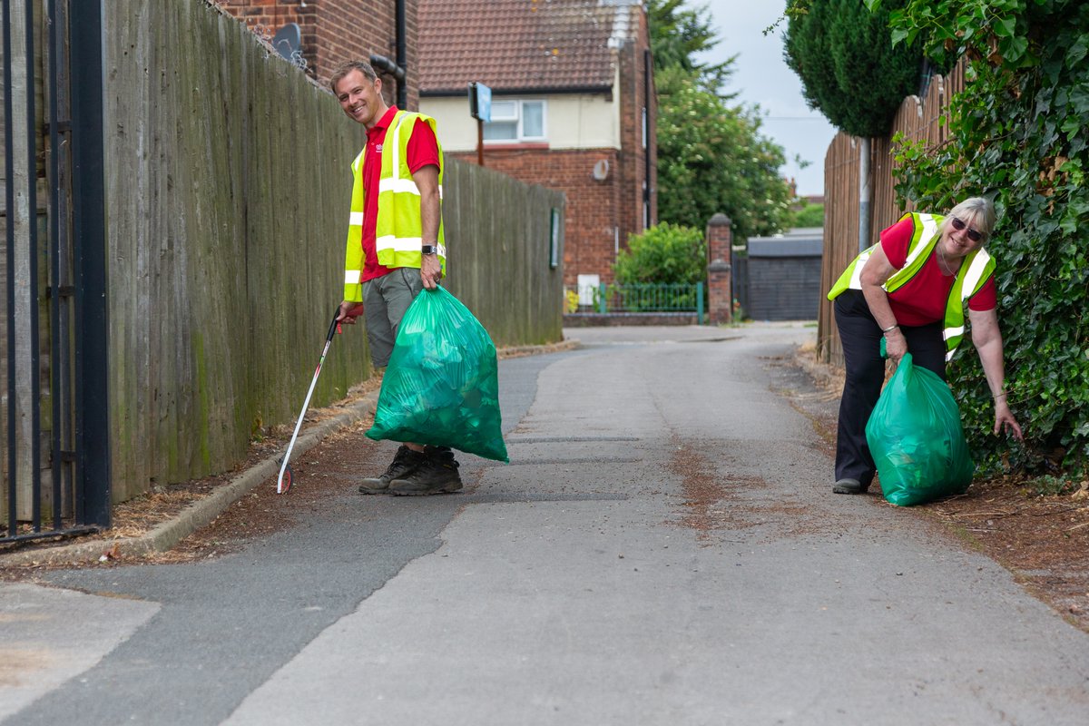 We were recently joined by residents for a day of action in Hull.

Working with <a href="/HullCityCouncil/">Hull city council</a>, <a href="/Humberbeat/">Humberside Police</a>. <a href="/HumbersideFire/">Humberside Fire & Rescue</a> &amp; <a href="/TimeBank_HER/">TimeBank</a>, we hosted activities to make positive changes in the community and have some fun along the way!

Read more.👇
orlo.uk/marfleetdayofa…