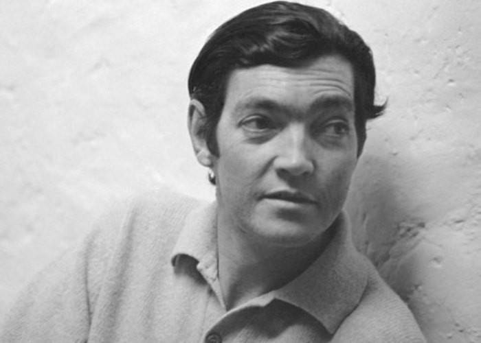 fuedicho's tweet photo. "Cuando ya no te quieran, lo sabrás, aunque no te lo digan. Lo sentirás desde lo más profundo del alma, porque la indiferencia jamás pasa desapercibida".
Julio Cortázar
#Fuedicho https://t.co/AlPosz8KRO