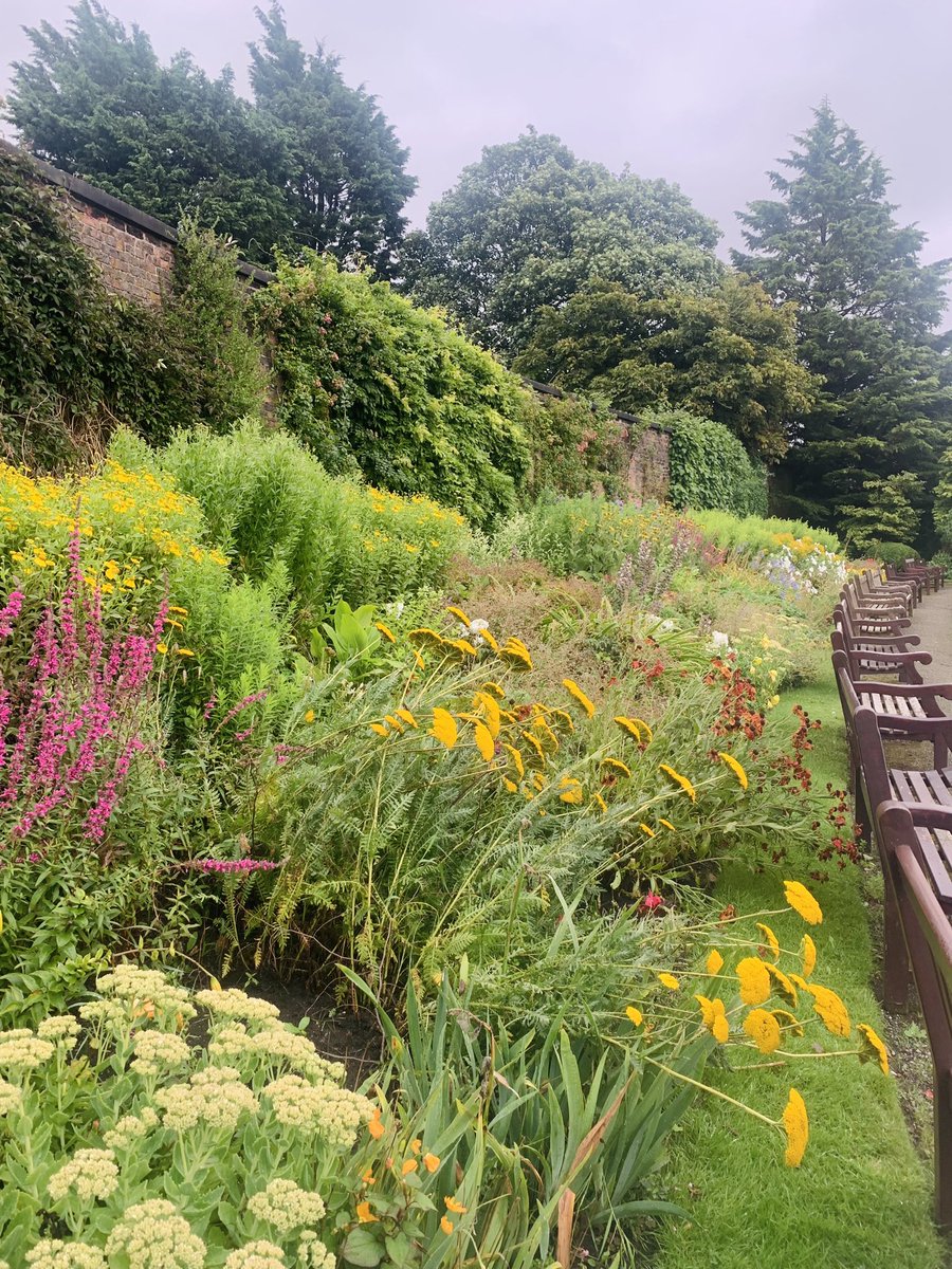 #LoveParksWeek This beautiful herbaceous border can be found at #ReynoldsPark walled gardens

Where's your fave park in #Liverpool? Send us your pictures 📸🌳🌻

#CelebratingGreenspaces #LoveParksWeek #LiverpoolParks