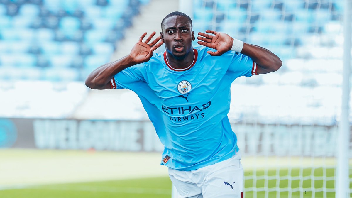 FabrizioRomano's tweet image. EXCLUSIVE: Ajax are set to hijack West Ham deal to sign Manchester City top talent Carlos Borges, here we go! 🚨⚪️🔴 #Ajax

Verbal agreement in place, player will be in Amsterdam for medical tests soon as sources close to Ajax confirm.

West Ham, close but Ajax hijacked the deal.