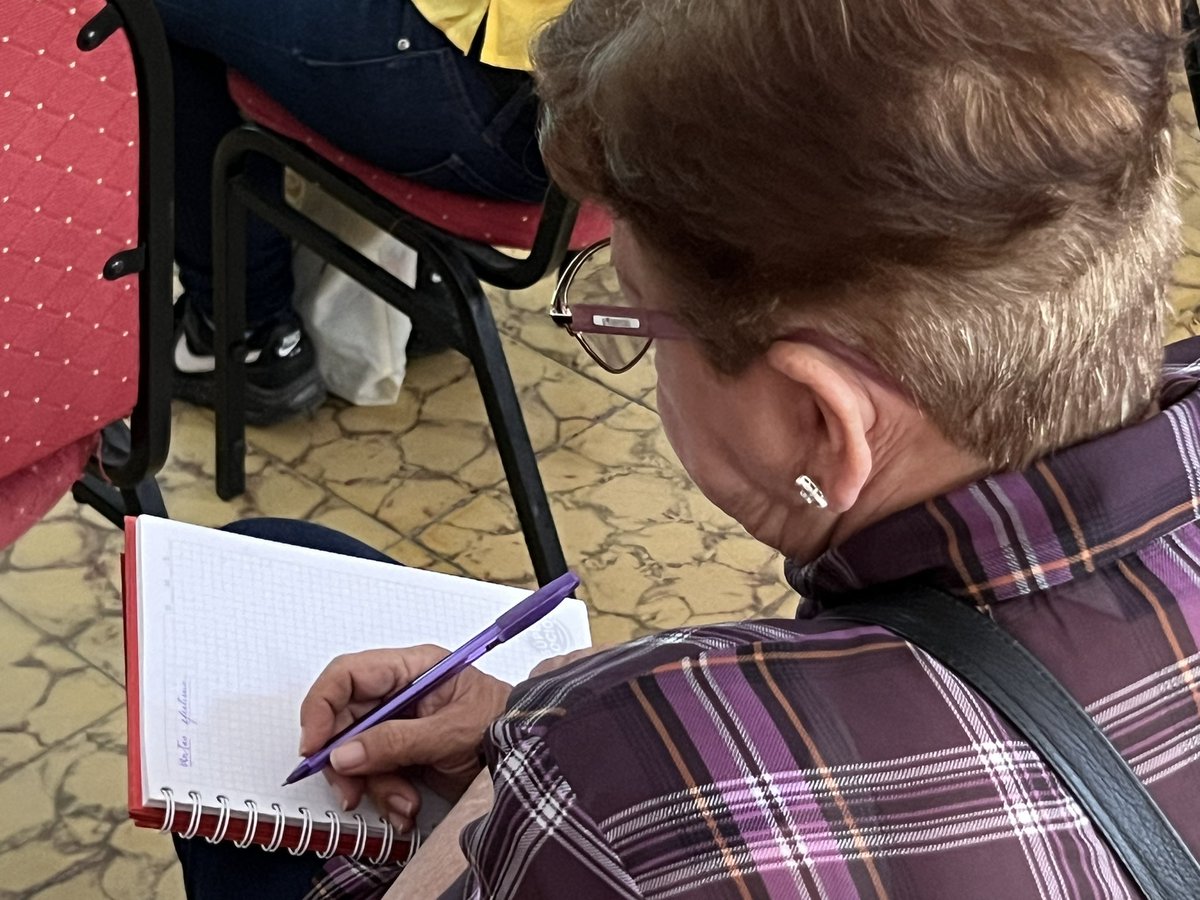 CCManizales's tweet photo. 👉🏻Estuvimos en Viterbo capacitando los emprendedores y empresarios con el taller de ventas efectivas y tips de participación en ferias comerciales con el fin de prepararse para las ferias empresariales del municipio 🎊 https://t.co/TnZ4xS34hm