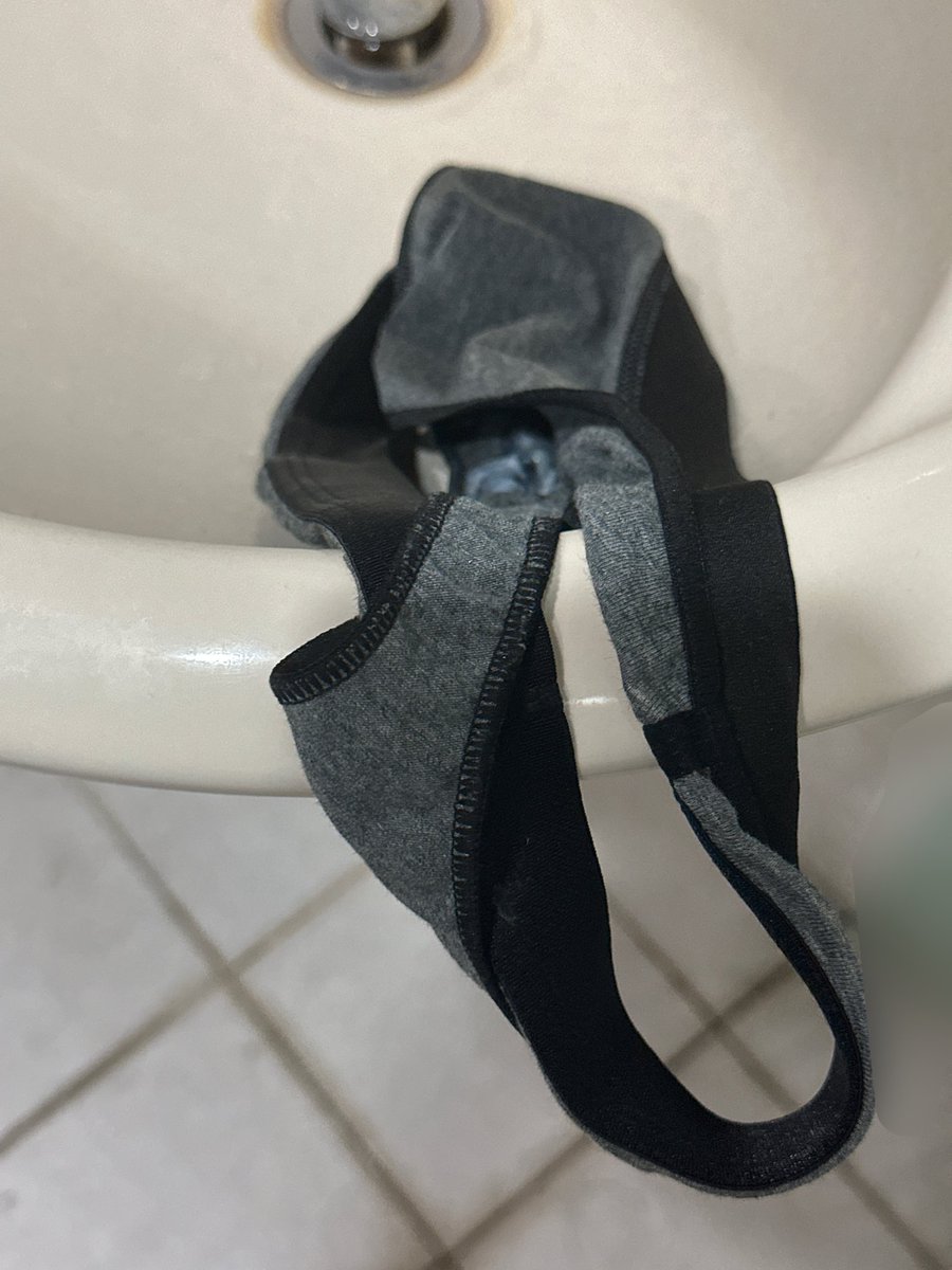 一天發兩篇文應該可以吧？

每天都放在洗手台等我洗內褲😵‍💫
有沒有人想詢問原味內褲讓我輕鬆一點的呢🤔🤔

#佛系經營
#禁煙禁毒禁檳榔
#同房不換
#野外露出