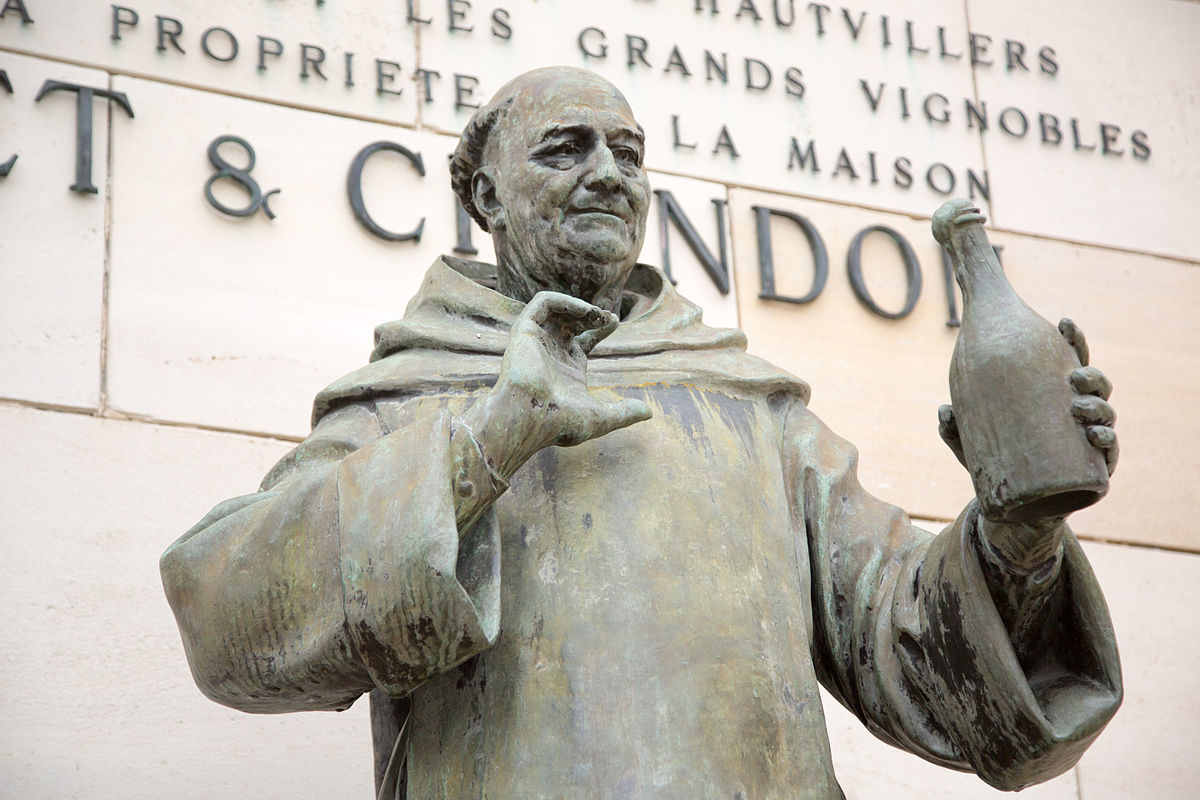 URDailyHistory's tweet photo. 4 Aug 1693: Today is the date Dom #Perignon allegedly invented #champagne. Perignon was a French #Benedictine monk in Hautvillers, France. #France #yumyum #history #OnThisDay #ad https://t.co/PRuD3IhKSH https://t.co/ct1pgt8RPO https://t.co/1iQ36pWix9