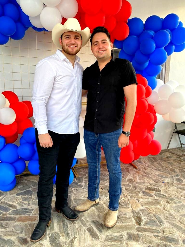 AlanDurazo13's tweet photo. Feliz cumpleaños, hermano, te amo y admiro Doctor Romo 🩺🔥 https://t.co/8K0WynTKoh