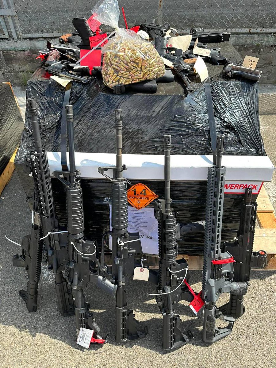 igorsushko's tweet photo. FLORIDA: Miami police donated 101 confiscated rifles and guns along with 148,000 bullets to Ukraine! ✊ https://t.co/e8mFlfZkMy