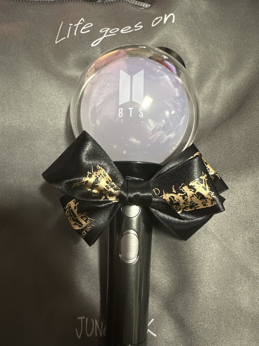 beautikook's tweet photo. 어설프지만 첨만들어서 ㅠㅠ 
이번 윤기콘 나눔에 살짝 발담가볼까합니다.
디데이리본끈. 머리끈입니다
부끄럽네요 😵‍💫

어설프지만이런거라도 나눔 받아주실건가요?
3일 전부 다 들고 갑니다 😭🤧
(열심히 만들고 있어요 어려버욧)
#뷰티풀나눔
#RT
#AgustD_SUGA_the_FINAL https://t.co/A0zrN1uTJ3