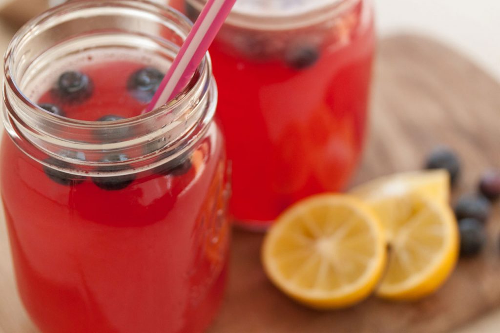 You should try this refreshing blueberry lemonade delicious-food.tv/blueberry-lemo…