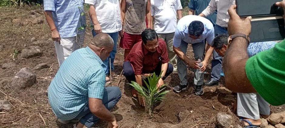 Shri. Tayi Taggu, Deputy Commissioner, East Siang, Arunachal Pradesh & Shri Opang Moyong, Dist. #Agriculture Officer, inaugurated the Mega #OilPalm Plantation Drive under #NMEOOP at Aohali village, on 1st August. The inaugural function witnessed gathering of more than 200 people.