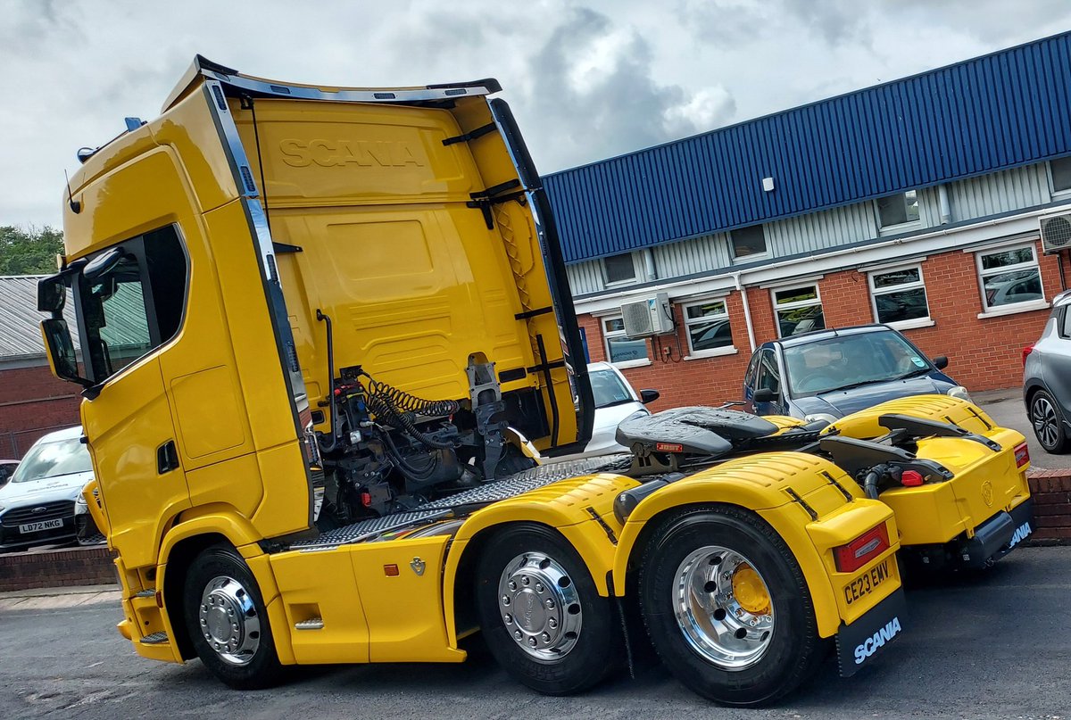 Max Logistics take to the road in their first ever new truck, and they wont be late 'coz its a V8!!!! S Cab 590bhp V8 6x2/2 Fully Loaded, enjoy guys!!! #Suppliedbykeltruck @keltruck @ScaniaUK