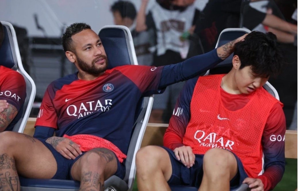 Não dou metade da temporada pro Neymar fazer o irmão do Son descolorir o cabelo kkkkkkk