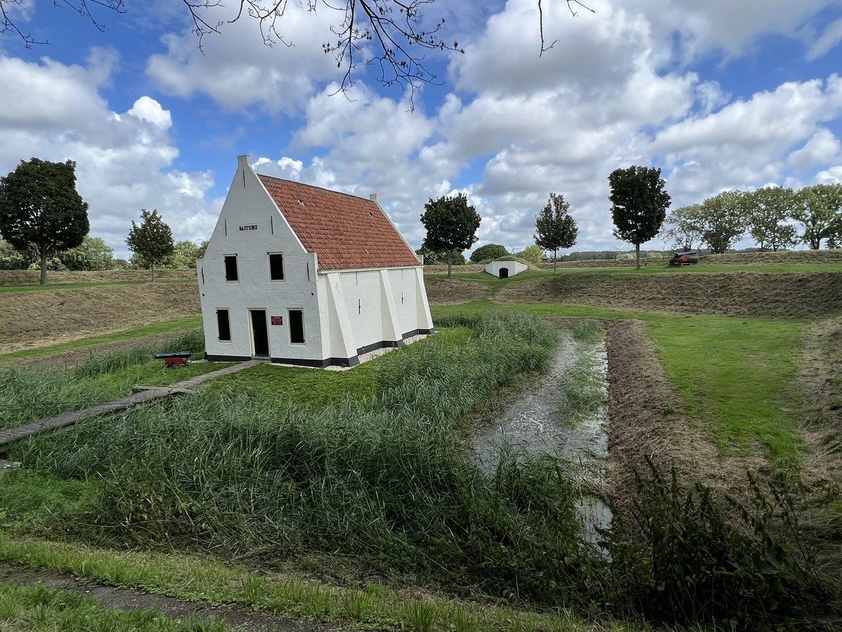 WurfTwain's tweet photo. Zo’n dag dat je opeens denkt van laat ik eens naar vestingstad Brielle gaan. En je versteld staat van de schoonheid ervan. #brielle #vestingstad #zuidholland #fotografie #nederland https://t.co/Z9xr9wltA4