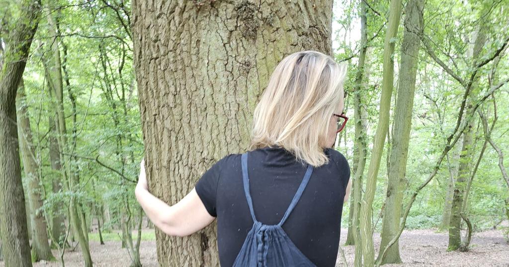 KatieMagnet's tweet photo. #treehug https://t.co/8g3ZEV5EEJ
