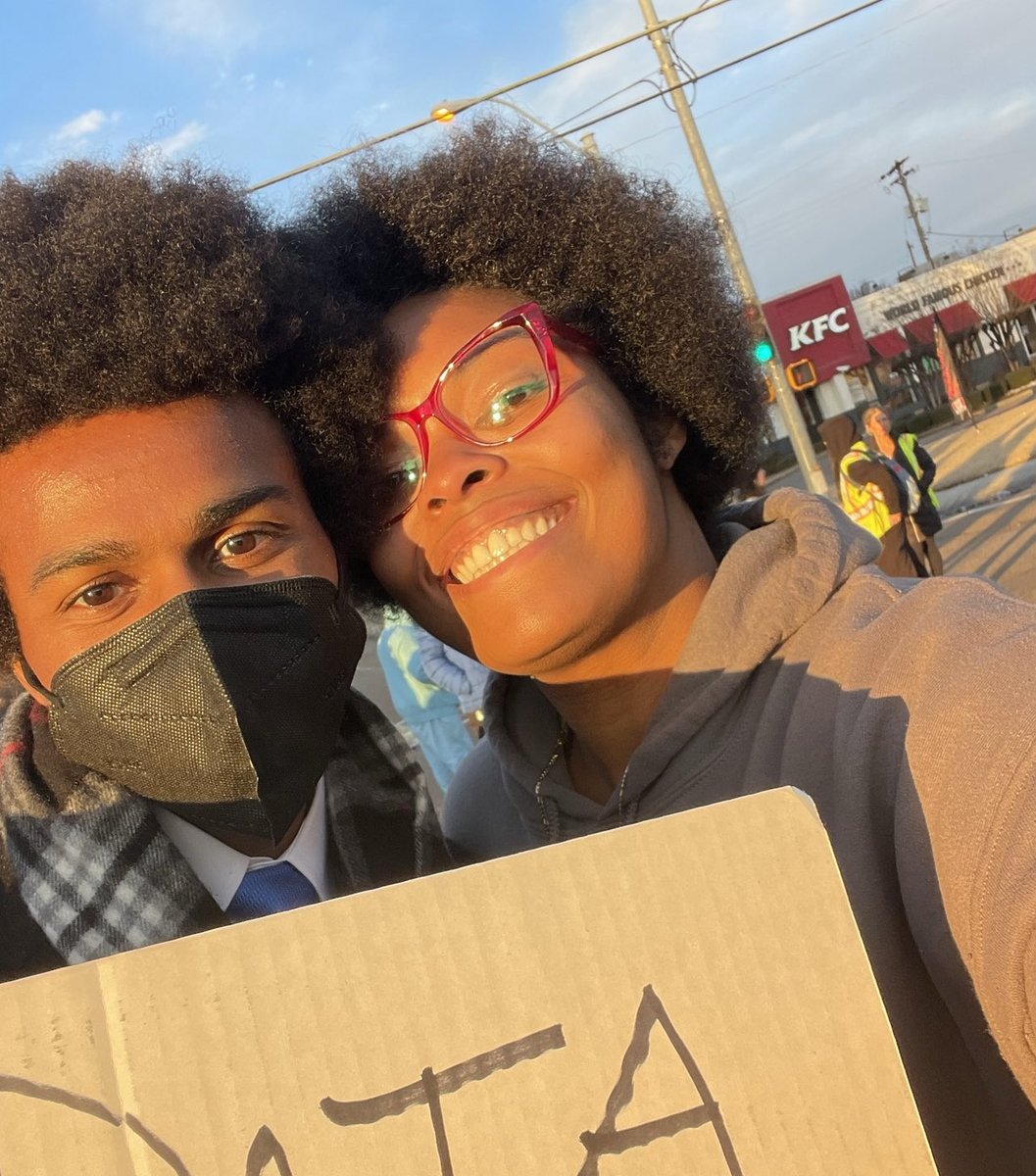 Amberisms_'s tweet photo. When we shut down an intersection for 12 hours for #TyreNichols the ONLY elected official who showed up was @Justinjpearson. That’s the kind of leader we should be electing. Ones who do the work when national news isn’t around.
🗣️Vote #JustinforJustice on August 3rd https://t.co/DppaOvXHQv