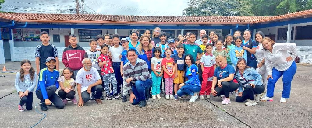 #1agosto Comenzó el Plan Nacional #AgostoEscuelasAbiertas 🥳 y en <a href="/EBVIRGILIOPINZO/">EB VIRGILIO PINZON</a> recibimos a las niñas, niños de la comunidad de #SantaTeresa 🎉 #Táchira