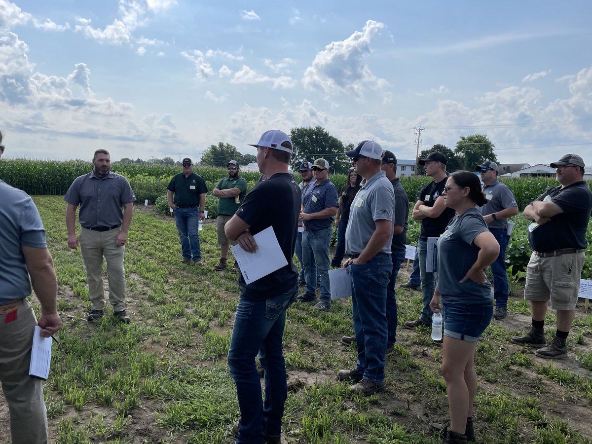 JustinWilkins2's tweet photo. Pioneer rep training on new technologies in Wisconsin was a huge success. The future is super bright. @CortevaUS @PioneerSeeds #VorceedEnlist #PowercoreEnlist #reducedstaturecorn https://t.co/c5usLhHcZU