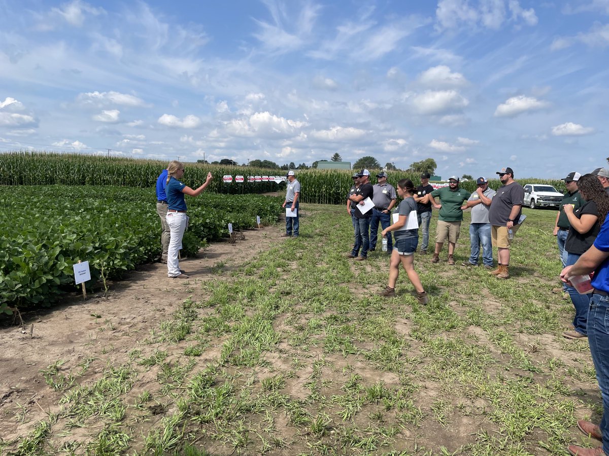 JustinWilkins2's tweet photo. Pioneer rep training on new technologies in Wisconsin was a huge success. The future is super bright. @CortevaUS @PioneerSeeds #VorceedEnlist #PowercoreEnlist #reducedstaturecorn https://t.co/c5usLhHcZU