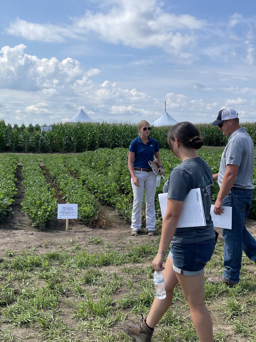 JustinWilkins2's tweet photo. Pioneer rep training on new technologies in Wisconsin was a huge success. The future is super bright. @CortevaUS @PioneerSeeds #VorceedEnlist #PowercoreEnlist #reducedstaturecorn https://t.co/c5usLhHcZU