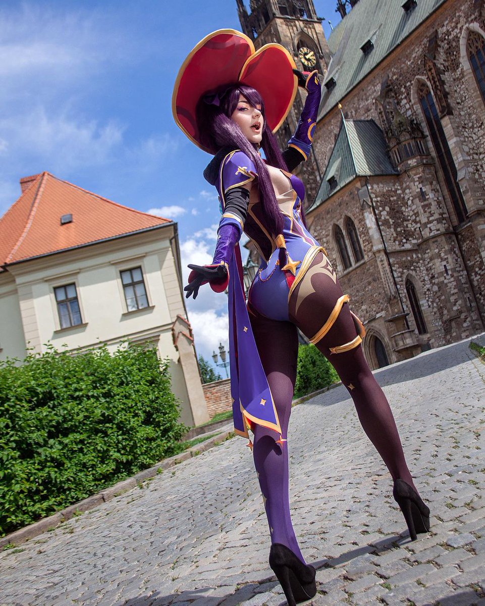 ArcaniumEdits's tweet photo. BEFORE/AFTER 🌠
#Genshinlmpact #MonaCosplay https://t.co/SKcuXcDBlu
