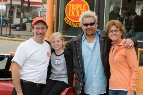 VisitIndiana's tweet photo. This place is an Indiana classic! Have you ever been? 

Burgers, Breakfast &amp; Root Beer at Indiana's First Drive-In Restaurant 🍔 

𝐑𝐄𝐀𝐃 𝐌𝐎𝐑𝐄: https://t.co/oUUBbXrSsZ 

#VisitIndiana #INIndiana @HomeOfPurdue https://t.co/SNoMgvtDJ0