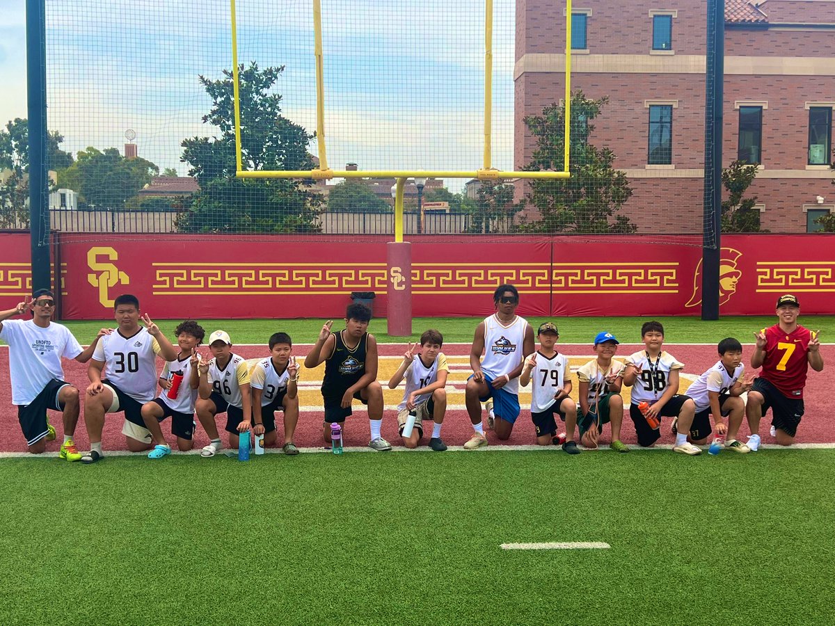 USC_EdStewart's tweet photo. Enjoyed hosting The Shanghai Wolves Chinese Youth Football players during their US tour.  Thanks for visiting and best of luck this season ✌🏾 https://t.co/oc2g1ADdjn