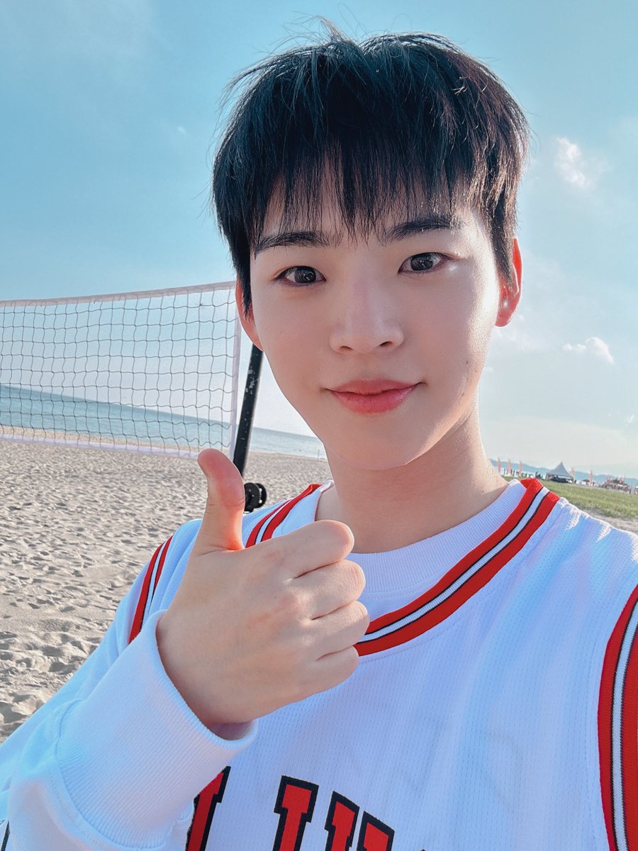 1kk6rr's tweet photo. 아니진심
5년전                                            현재            
인거실화냐?ㅁㅊ https://t.co/pEkSRqZHyU
