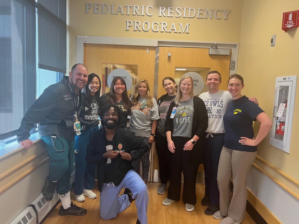 STangGirdwood's tweet photo. My last day rounding with our inpatient #complexcare social worker, Suzan 😭, so we turned #ThemeFriday into #ThemeTuesday!
It’s #collegewear day! I only have a hoodie for my college alma mater (@MIT) so decided to represent where I’m a #collegeministrymom (@nkuedu). #NorseUp https://t.co/PzBgDHSwm4