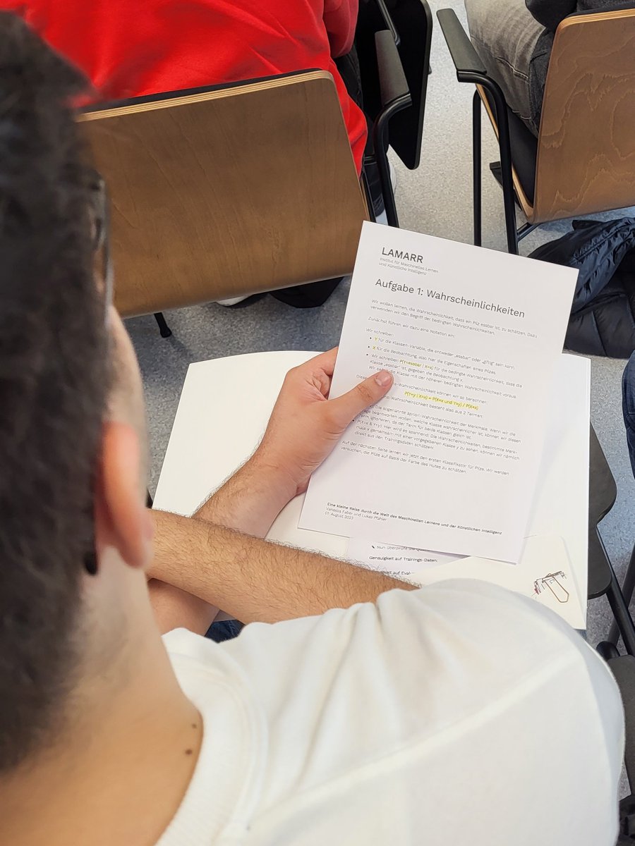 🧑‍🎓Today, #Lamarr's Vanessa Faber &amp; <a href="/whadupapp/">Lukas Pfahler (whadupapp@ruhr.social)</a> took high school students on a tour of the world of #MachineLearning &amp; #ArtificialIntelligence. The participatory lecture was held at <a href="/TU_Dortmund/">TU Dortmund</a> &amp; included several hands-on tasks. Shoutout to the attending future #AI experts! #twlz