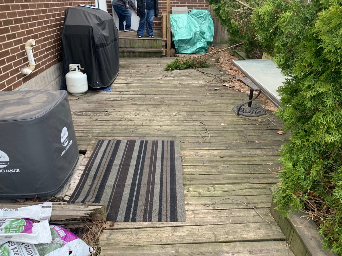 DeckGoose's tweet photo. Recent deck rehab project on Hamilton Mountain. Expanded the bbq deck, the overall footprint of the main deck and installed set of handrails to help the customer better access &amp; enjoy their deck. https://t.co/mscnWvxpCw
