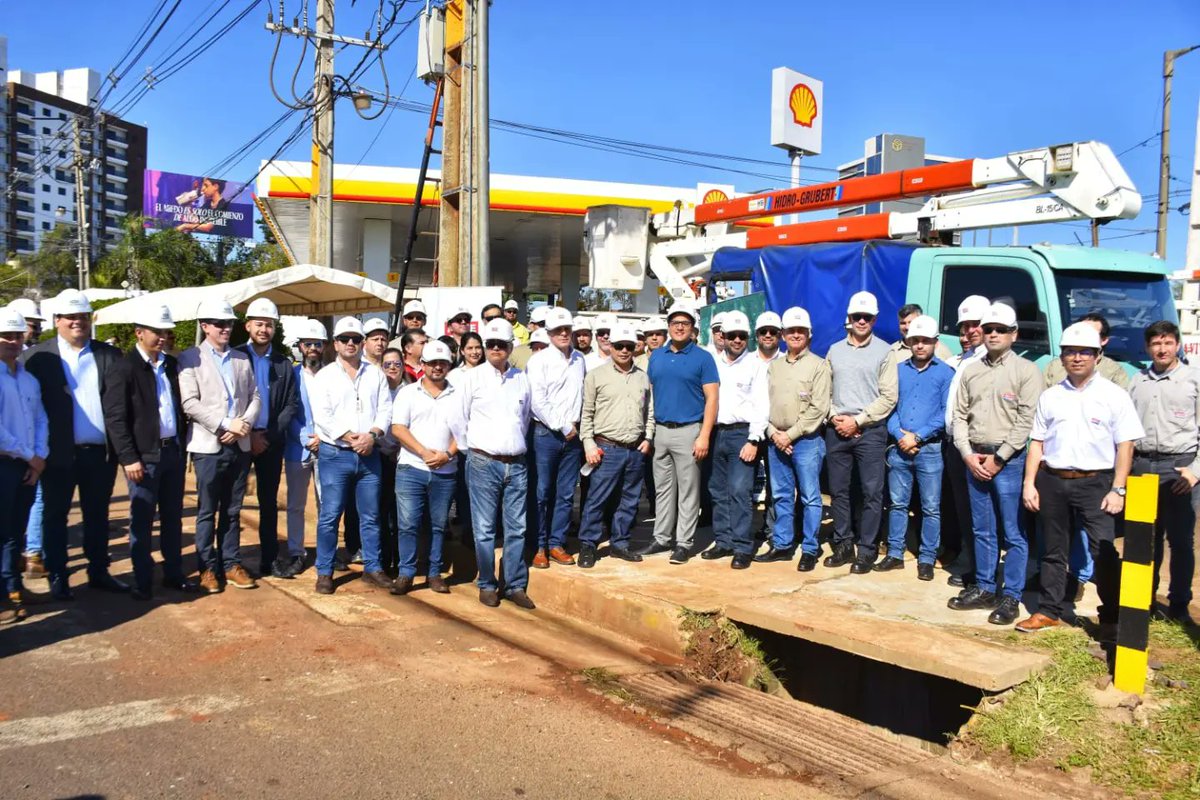 riosramirezc's tweet photo. ✓ Acompañamos al Presidente de la ANDE Ing. Félix Sosa en la instalación de la última Telecomanda en Encarnación.

✓  Aprovechamos la ocasión para realizar un recorrido por el Paseo de los Aromas, donde se realizará la Expo Itapúa edición 2023. https://t.co/nTWdSuqhXw