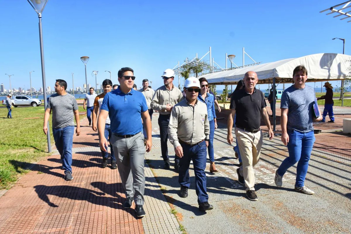 riosramirezc's tweet photo. ✓ Acompañamos al Presidente de la ANDE Ing. Félix Sosa en la instalación de la última Telecomanda en Encarnación.

✓  Aprovechamos la ocasión para realizar un recorrido por el Paseo de los Aromas, donde se realizará la Expo Itapúa edición 2023. https://t.co/nTWdSuqhXw