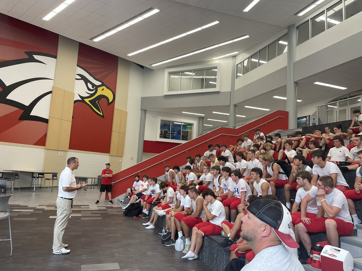 Appreciate <a href="/McLane_Ryan/">𝙍𝙮𝙖𝙣 𝙈𝙘𝙇𝙖𝙣𝙚 ☘️</a> stopping by to encourage our boys today. We talked about standards of excellence and it starts with leadership. We have an elite leader. <a href="/BWEagleFB/">Big Walnut Football</a>