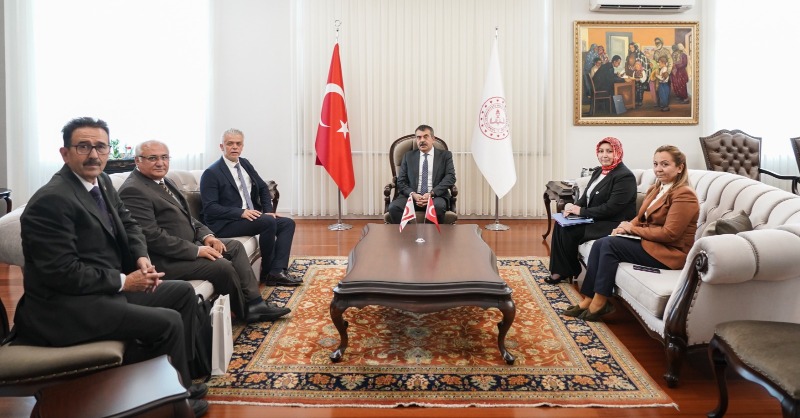 tcmeb's tweet photo. Büyükelçilerden Bakan @Yusuf__Tekin'e Nezaket Ziyareti

KKTC, Moldova, Venezuela, Kırgızistan ve Gambiya’nın Ankara Büyükelçileri ile beraberindeki heyetlerin ayrı ayrı kabul edildiği görüşmede, eğitim alanında yapılan iş birliği konuları ele alındı.