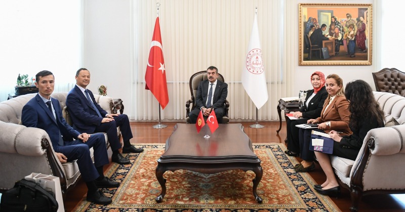 tcmeb's tweet photo. Büyükelçilerden Bakan @Yusuf__Tekin'e Nezaket Ziyareti

KKTC, Moldova, Venezuela, Kırgızistan ve Gambiya’nın Ankara Büyükelçileri ile beraberindeki heyetlerin ayrı ayrı kabul edildiği görüşmede, eğitim alanında yapılan iş birliği konuları ele alındı.