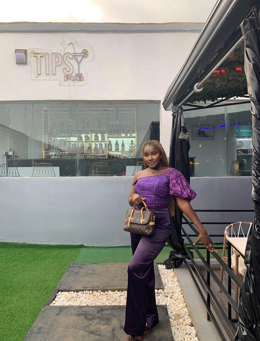 GLOBAL__MO's tweet photo. Save water drink champagne 🍾
#morenikethemillionaire #moreniketheinfluencer #morenikethehost #morenikethe1stblackworldrichesthostinfluencer #explore #luxurylifestyle #restaurant https://t.co/5RJUOuiRR5