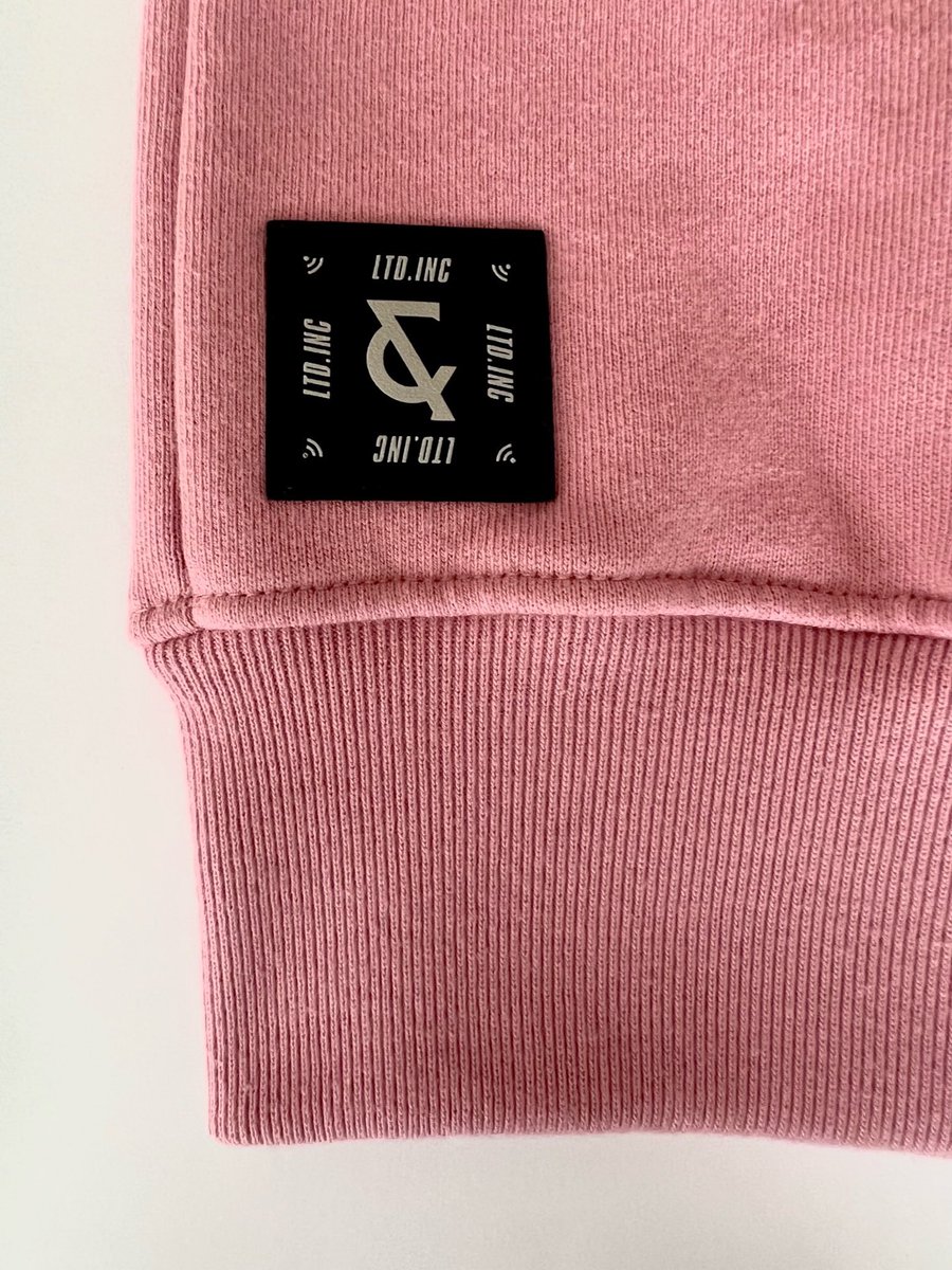 cultandrain's tweet photo. We are redefining streetwear and bringing the heat with #techdrip
Made with the finest fabrics and a perfect weight. DROP002 hoodies are made in the same factory as @fearofgod in sunny LA
@cultandrain for LIFE https://t.co/dghnsjA6Xs