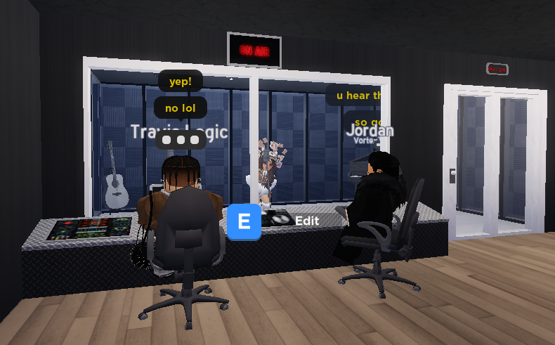 CutePizza_04's tweet image. 🎙🎶Recording a song
#ROBLOX #RoVille #RoVilleRoblox #RolePlay #roleplaying