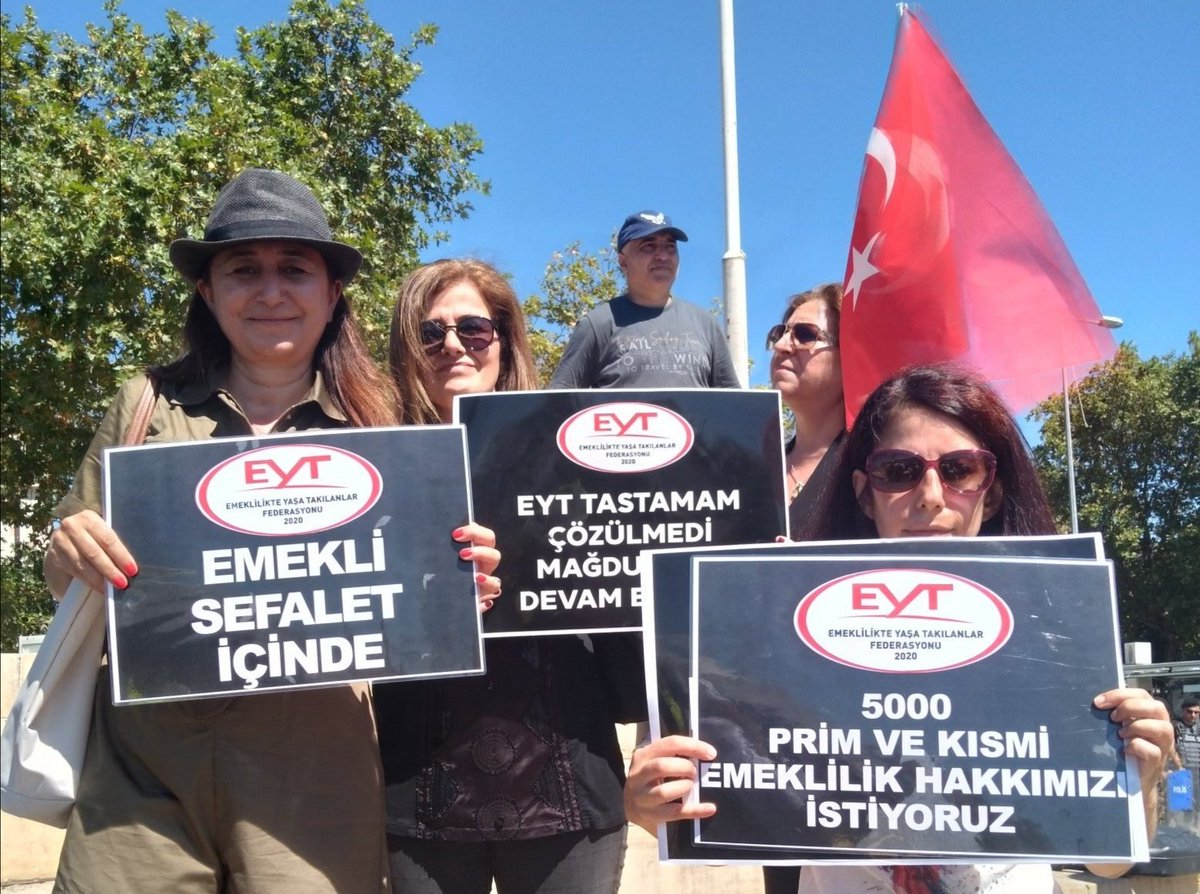 SevketEytisim's tweet photo. En düşük emekli aylığı 
Açlık sınırının neredeyse yarısı...

Emekliler
Mağdur !!!!
Adalet nerede!

@TBMMGenelKurulu
@tcbestepe
@RTErdogan
@isikhanvedat

#EmekliyiYokSaydınız https://t.co/fvTYRwBAwo