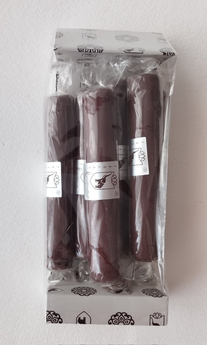 Cubanitos de Trufas Martínez. Son barquillos rellenos de praliné y bañados con #chocolate bean to bar. Hechos en #Valencia Una de las especialidades de <a href="/TrufasMartinez/">Trufas Martínez - Caūma Cacao</a> Después de uno viene otro fácilmente.