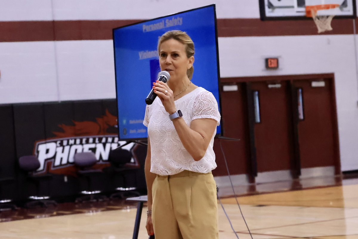 BarbJordan_AB's tweet photo. I was so honored to speak @CumberlandU for their #leadershipday! We talked about the hard topics with #safety and #sexualassaultprevention.  I appreciated these athletes interaction! #staysafe #bevigilant @NAIA @MidSouthSports https://t.co/FqKTbvZJ7a