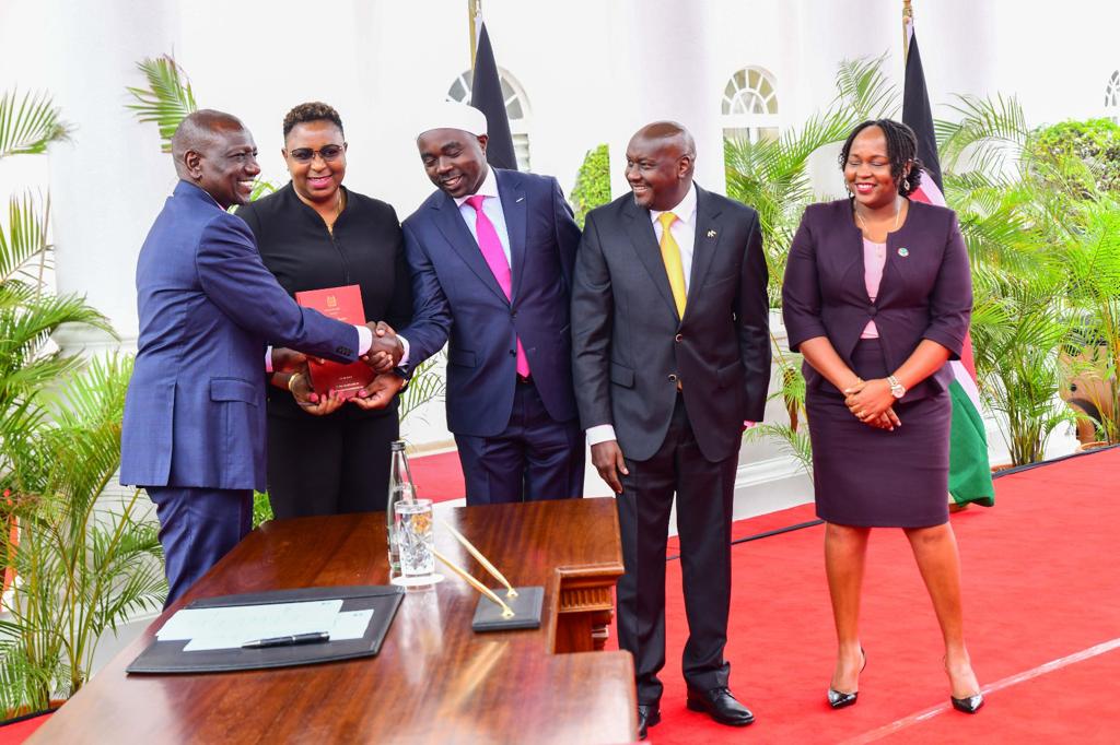 CSAishaJumwa's tweet photo. Present during the signing was @Amos_Gathecha, Principal Secretary for Public Service, Ms. @PSNduva Principal Secretary for Gender and Affirmative Action and Hon.Eric Muchangi Karemba, Chairperson of the Departmental Committee on Labour. https://t.co/ha2pk26ROu