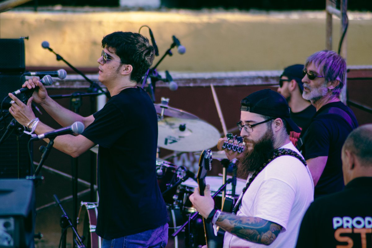 GerbaMonkey's tweet photo. Por circunstancias del guión nuestra compañera @vicky_pinkman 📸 pudo captar estas inusuales instantáneas durante el Festival #Rockbledo. ¡Para el recuerdo! 🤘🤘🔥🔥 https://t.co/6EUO5mwCko