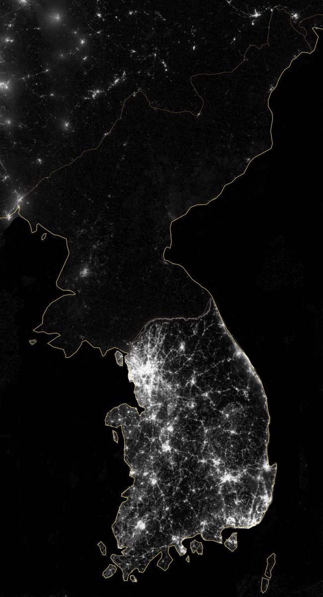 ianbremmer's tweet photo. the korean peninsula,
by night https://t.co/5y2G3feElW