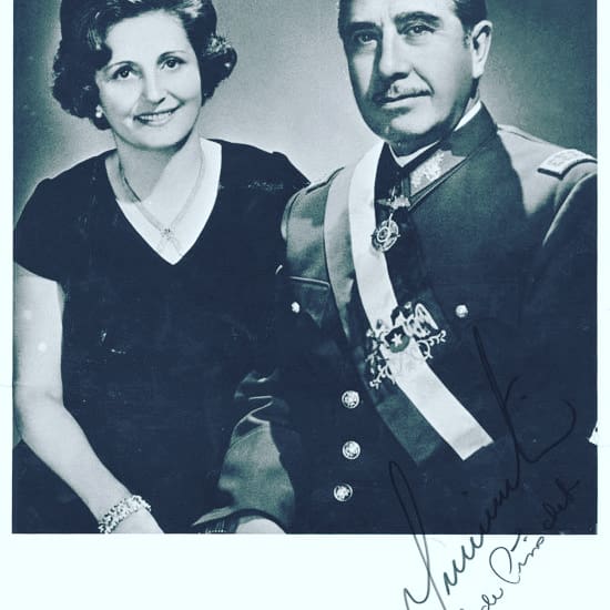 RealDonaLuciaH's tweet photo. El 1° de Augusto.... su primer retrato como Mi Presidente https://t.co/5gKTmR4JaT