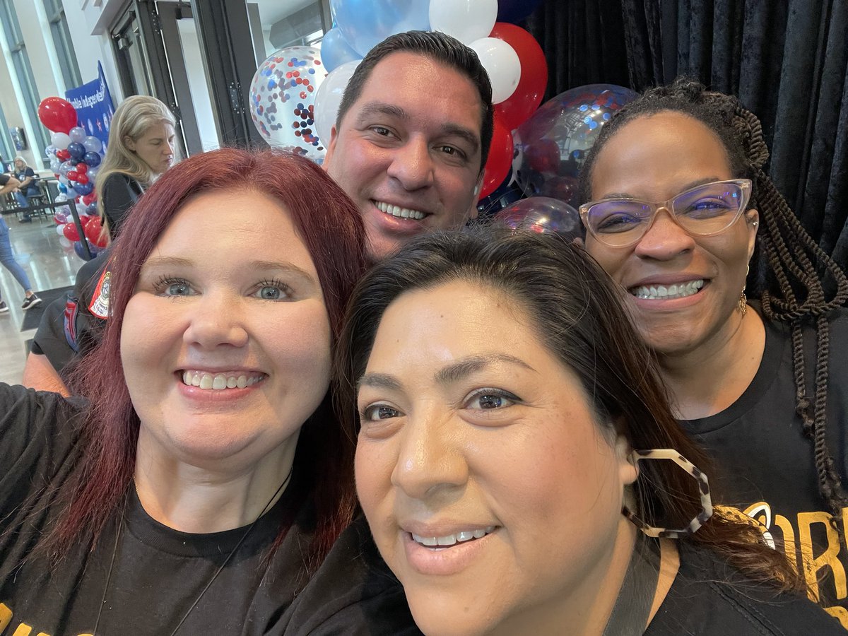 These two ladies will always be so so special to me! The band is back together! And officer Castellanos for good measure 😁<a href="/Dr_SPortis/">Shanavia Portis, M.S.</a> <a href="/SandraRios7788/">Sandra Rios</a> <a href="/MrsBurke_LSE/">Melyssa Burke</a> <a href="/PrincipalBenton/">Richarria Benton M. Ed</a> #WeAreLakeshore