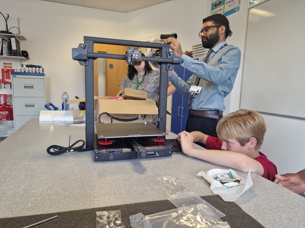 loughburians's tweet photo. @LboroGrammar was delighted to receive a 3D printer for use in the STEM Club. The printer was kindly funded by alumnus Professor Hubert Lacey (LGS 1963) and Mrs Sue Lacey

Read more: https://t.co/GNCHzhEWcO https://t.co/4aaEWZbdXq